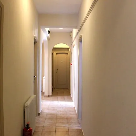 Argo Hotel *